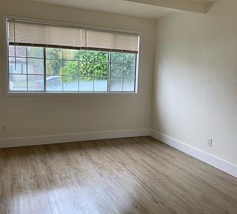 5th image of 1115 Carlton Ave