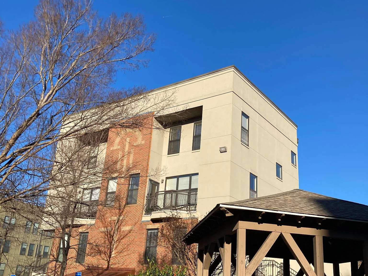 898 Oak St SW — Photo 1