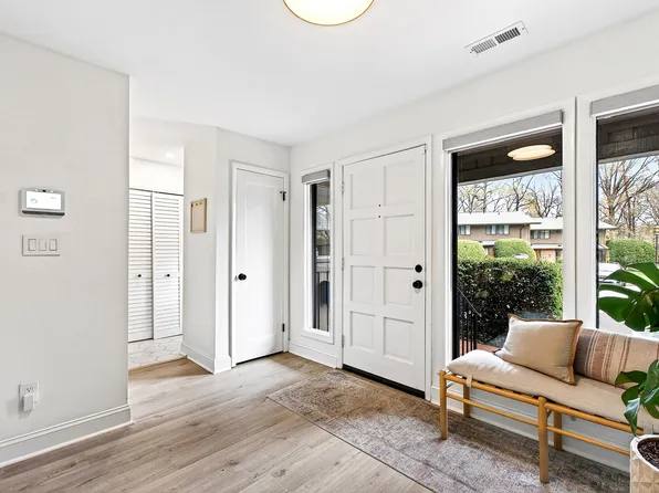 907 Oak Tree Dr, Chapel Hill, NC 27517