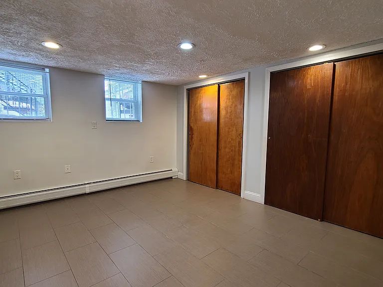 242 46th St #BASEMENT — Photo 5