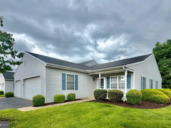 3014 Village Cir W, York, PA 17404