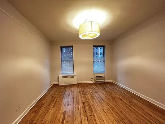 Rented by Salon Realty Corp | media 1