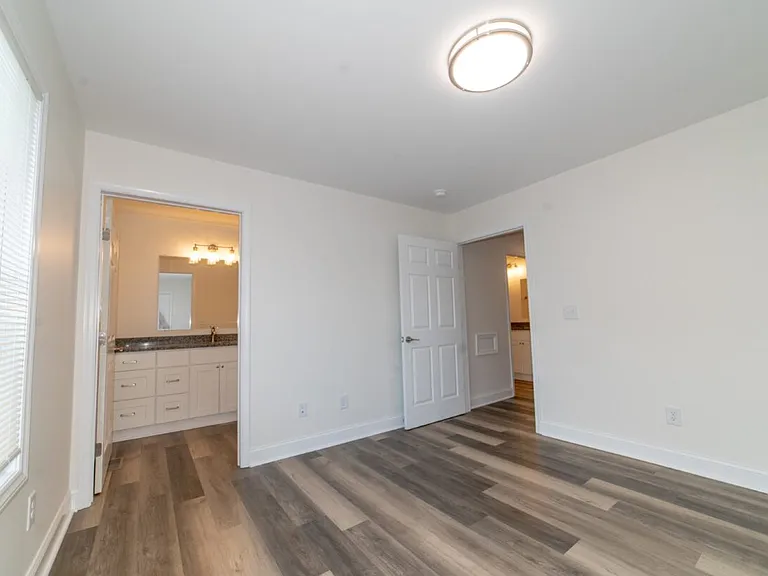 Midway Townhome — Photo 26