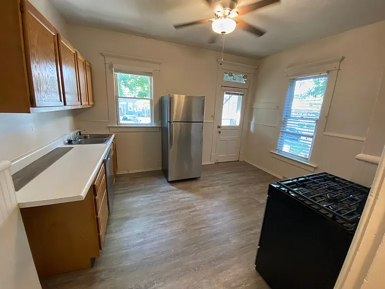 W Blake Ave 49-51 WR — Photo 6
