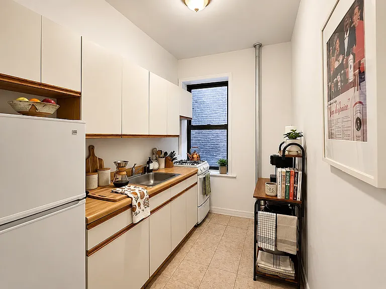 153 E 18th St #5 — Photo 5