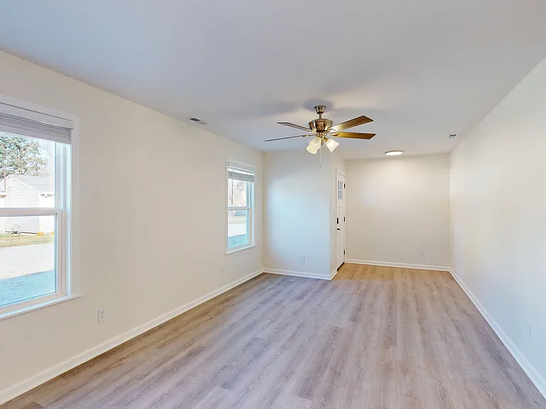 744 N 13th St #1 — Photo 16