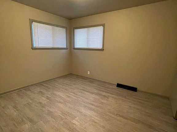 4th image of 2600-20 W Glendale Ave #1