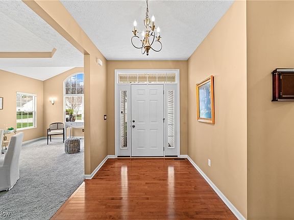 3rd image of 690 Coronado Cir