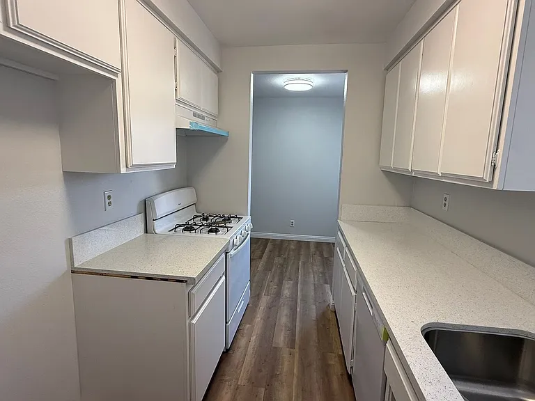 300 S 5th Ave — Photo 9