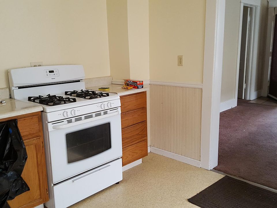 2nd image of 210 Cherry St