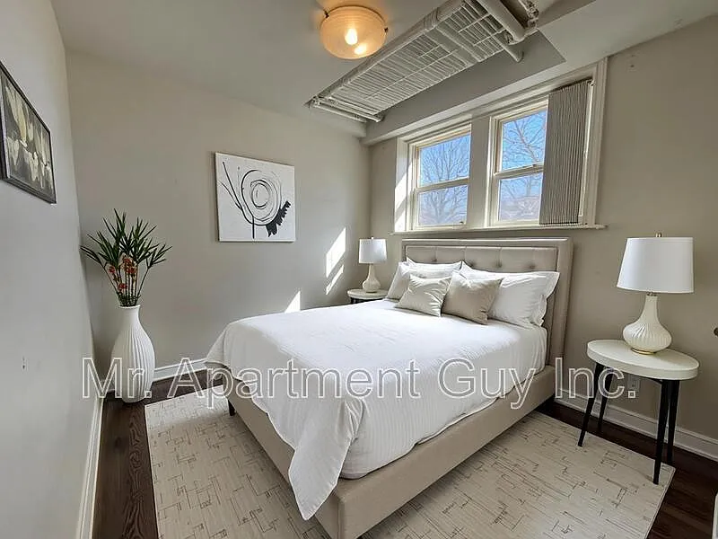 2 bed, 1.0 bath, $1,695 — Photo 2