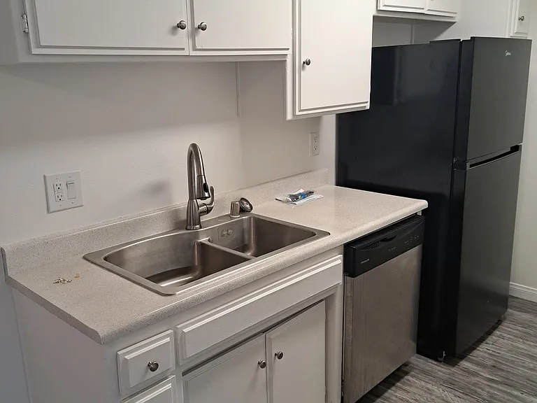 Encino Majestic — Photo 30