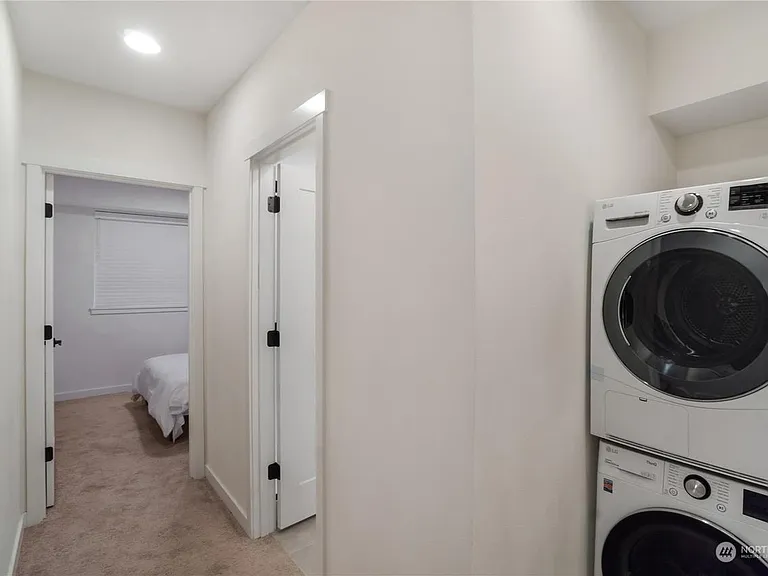 5240 Brooklyn Ave NE #B — Photo 8