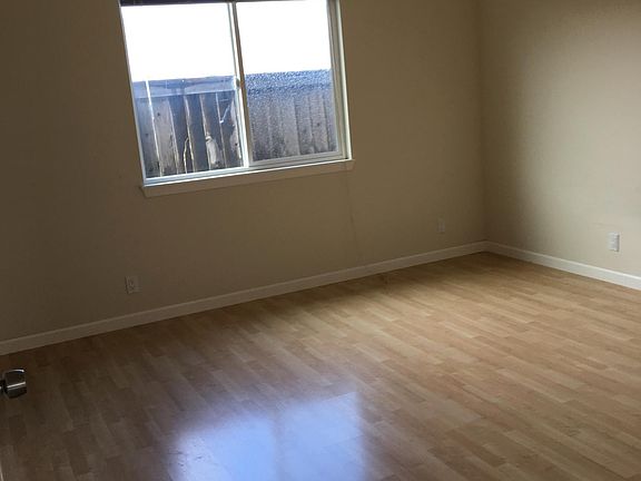 4th image of 2660 Somerset Cir #B