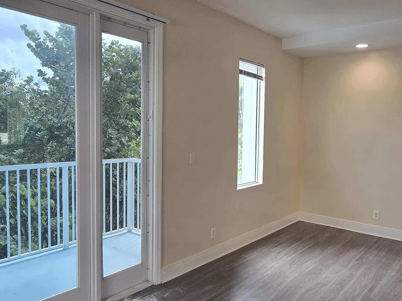 3 bed, 2.5 bath, 2100 sqft, $4,950 — Photo 2