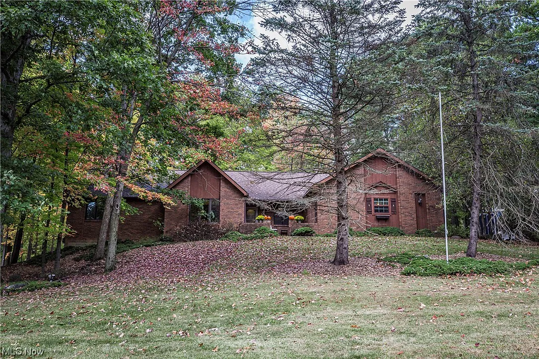 19157 Rashell Dr photo 1