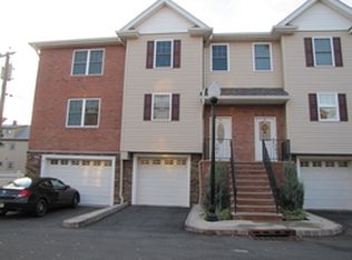 8 Doris Ln, Wallington, NJ 07057