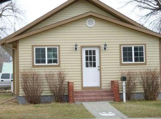 822 3rd St W, Roundup, MT 59072