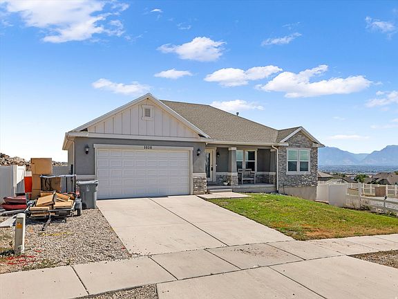 2nd image of 1038 W Meridian Dr