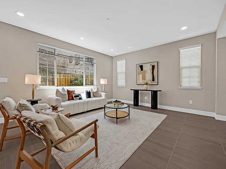 464 E Yarrow Pl — Photo 8