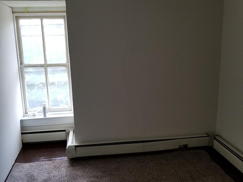 2nd image of 300 Roosevelt Ave APT 3