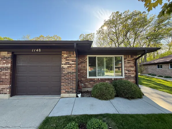 1148 Fulton Dr, Streamwood, IL 60107