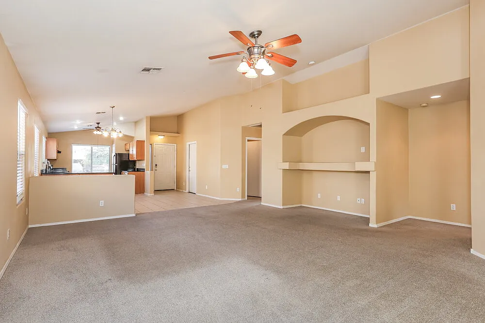 3 bed, 2.0 bath, 1509 sqft, $2,095 — Photo 3