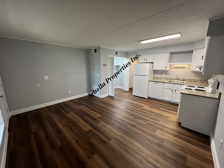 Laurelwood Apartments — Photo 10