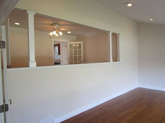 4th image of 1015 Mayfair Dr