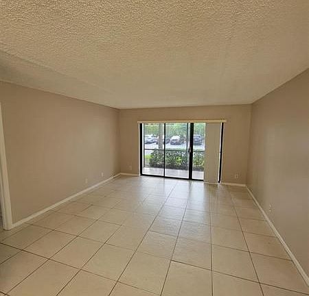 4th image of 203 Foxtail Dr APT D1