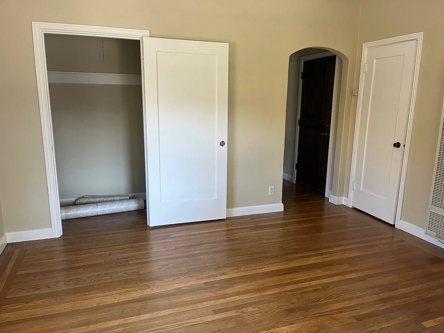 Studio, $2,300 — Photo 2