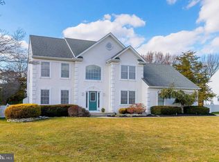 7 Twin Hollow Ct, Sicklerville, NJ 08081