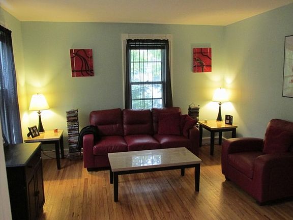 3rd image of 11 McMaster St #2