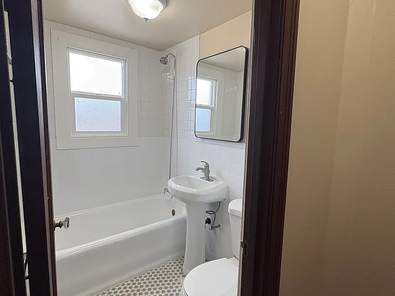 Lenox Apartments — Photo 12