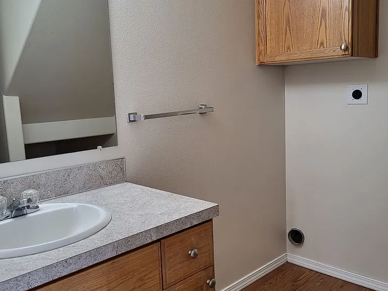 147-Michael Duplex — Photo 4