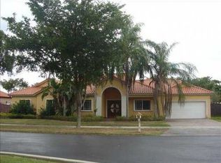 8230 NW 154th Ter, Miami Lakes, FL 33016