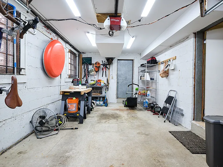 1318 Perry St NE — Photo 45