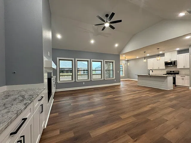 1048 Parker Lane - 1 — Photo 3