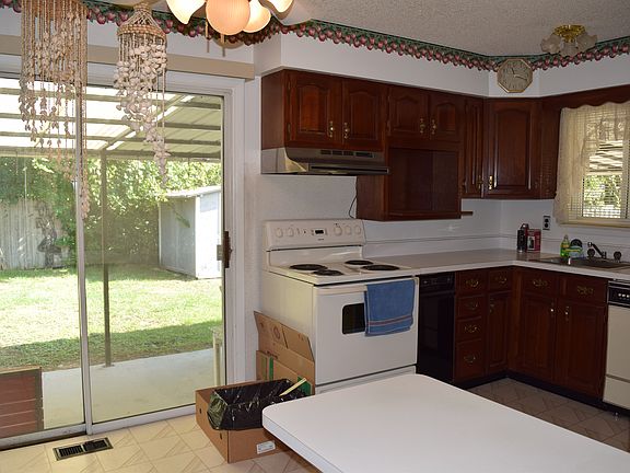 4th image of 1266 Laurel Ave