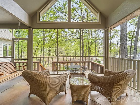 5th image of 2370 Valelake Rd