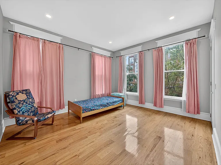 70 Sherman Pl — Photo 15