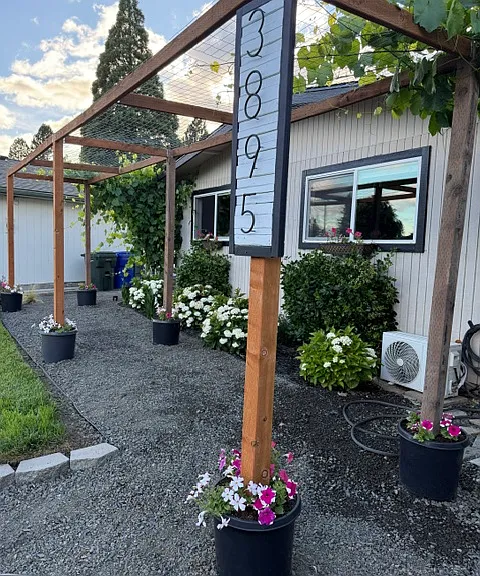 608 Lancaster Dr SE — Photo 2