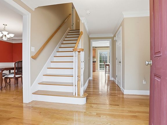4th image of 17 Gray Farm Rd