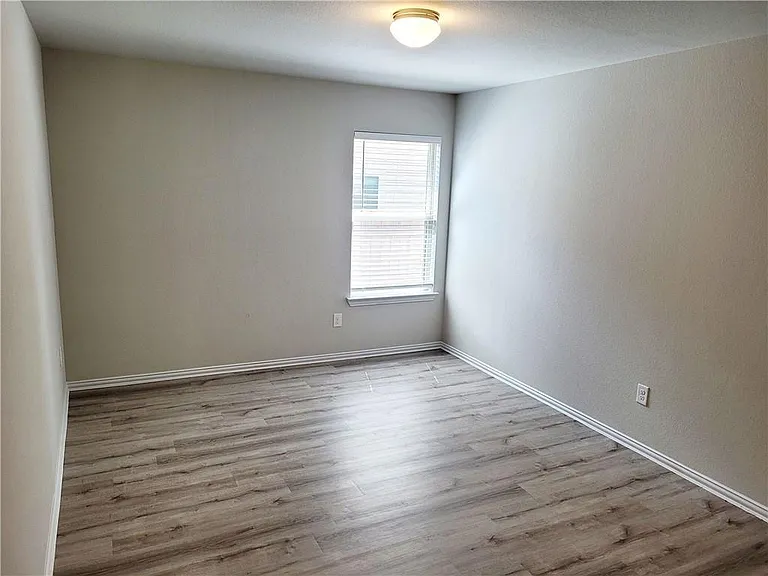 300 Bright Star Ln — Photo 5