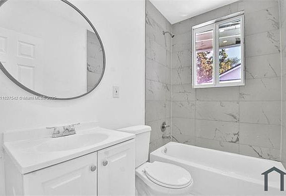 5th image of 3025 NW 8th Ave