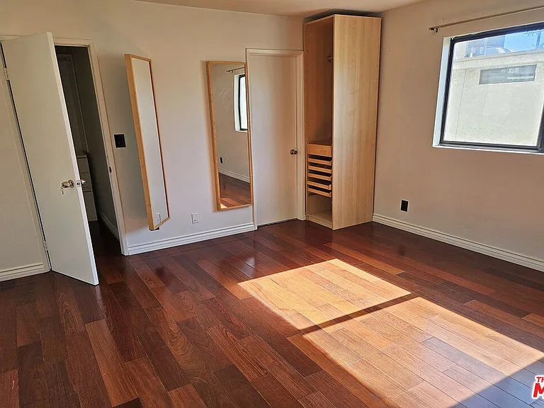 13243 Vanowen St #3 — Photo 28