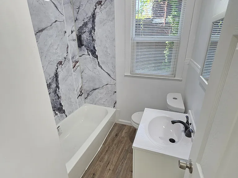 15111 Lesure St — Photo 4