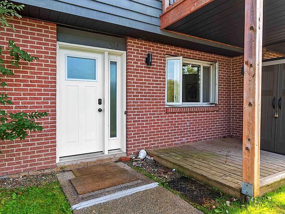 2nd image of 8 Blomidon Ter #814
