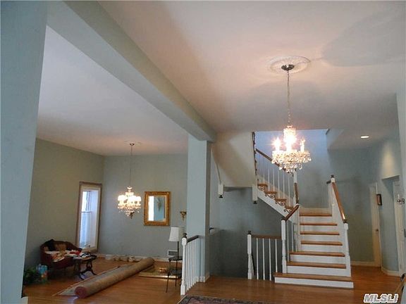 3rd image of 8 Long Meadow Ln