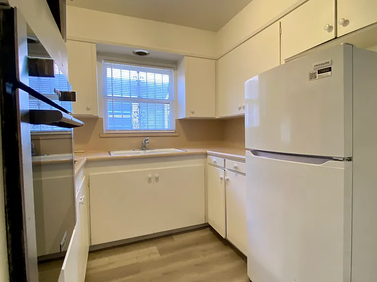 529 E Pine St — Photo 9
